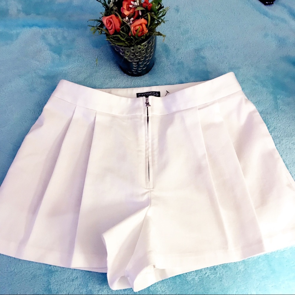 White High-Waist Pleated Women's Shorts